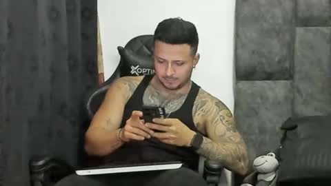 chat with me    online show from 12/19/25, 11:23