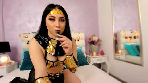 Snapshot of luckyymia chatting on 10/31/25, 06:20 Mia online show from 10/31/25, 06:20