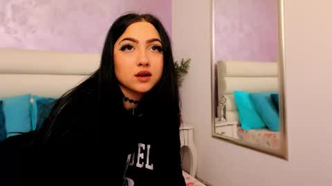 Snapshot of luckyymia chatting on 12/02/25, 06:14 Mia online show from 12/02/25, 06:14