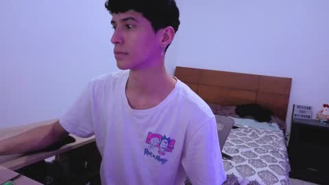 Lu Independent Model online show from 04/05/26, 11:35