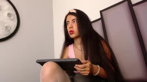   online show from 11/12/25, 05:08