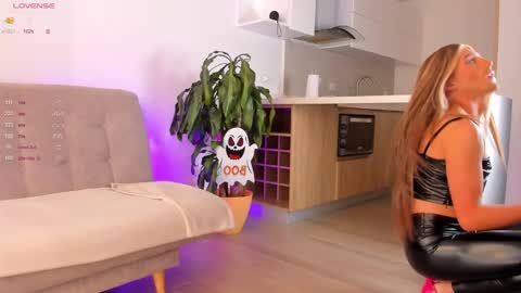 Hello my name is Lucy nice to meet you  thumb up is important for me kisses     online show from 10/22/25, 03:56