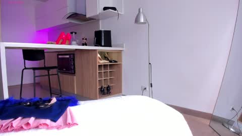 Hello my name is Lucy nice to meet you  thumb up is important for me kisses     online show from 04/09/26, 03:39