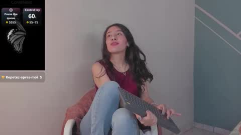 Lucy Herrera online show from 10/24/25, 04:03