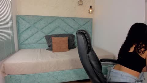 Snapshot of lucy_greys_ chatting on 02/06/26, 06:33 Lucy Greys online show from 02/06/26, 06:33