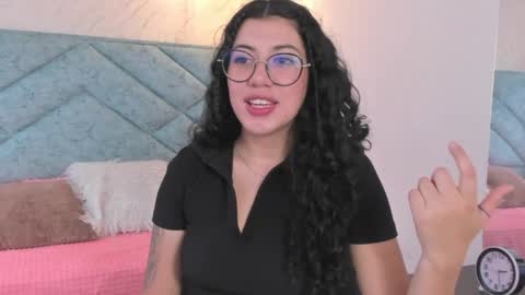 Snapshot of lucy_greys_ chatting on 04/22/26, 07:26 Lucy Greys online show from 04/22/26, 07:26