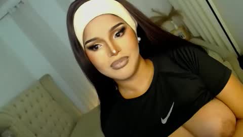 Snapshot of lucy_heartfiliaxxx chatting on 11/12/25, 05:57 MONA online show from 11/12/25, 05:57