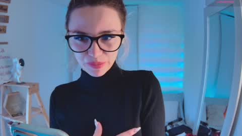 Snapshot of lucy_priincess chatting on 12/14/24, 05:18 lucy online show from 12/14/24, 05:18