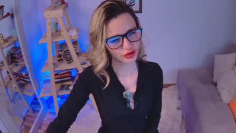 Snapshot of lucy_priincess chatting on 03/02/25, 09:10 lucy online show from 03/02/25, 09:10