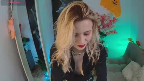 Snapshot of lucy_priincess chatting on 10/25/25, 05:59 lucy online show from 10/25/25, 05:59