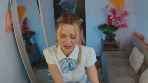 Snapshot of lucy_priincess chatting on 10/27/25, 05:22 lucy online show from 10/27/25, 05:22