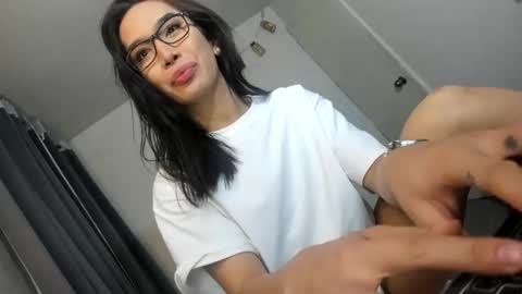 Snapshot of lucy_shane chatting on 09/18/25, 06:43 lucy_shane online show from 09/18/25, 06:43