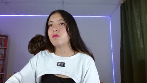 Snapshot of lucy_y_jacob chatting on 09/29/25, 10:25 lucy_y_jacob online show from 09/29/25, 10:25