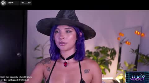 Snapshot of lucyallenx chatting on 10/17/25, 08:11 Lucy Alien online show from 10/17/25, 08:11