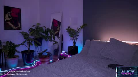 Lucy Alien  online show from 11/27/25, 03:58