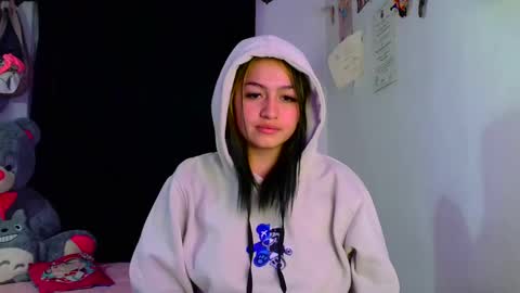 Snapshot of lucycherry__ chatting on 12/10/24, 01:22 LUCIA online show from 12/10/24, 01:22