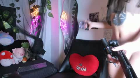 lucyjade2 online show from 05/25/26, 08:15