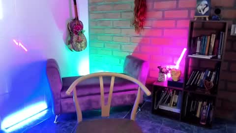 Snapshot of lucyklumm chatting on 12/17/24, 09:38 MALAMOR online show from 12/17/24, 09:38