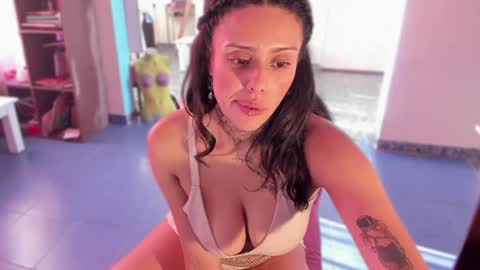 Snapshot of lucyklumm chatting on 04/20/26, 10:00 MALAMOR online show from 04/20/26, 10:00
