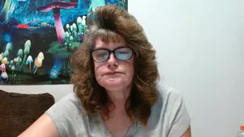 Snapshot of lucylling chatting on 09/17/25, 01:46 lucylling online show from 09/17/25, 01:46