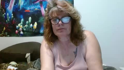 Snapshot of lucylling chatting on 02/15/26, 12:14 lucylling online show from 02/15/26, 12:14