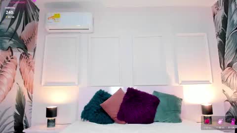 Snapshot of lucylovelyy1 chatting on 02/13/25, 06:52 Lucy online show from 02/13/25, 06:52