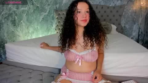 Snapshot of lucylovelyy1 chatting on 09/20/25, 06:53 Lucy online show from 09/20/25, 06:53