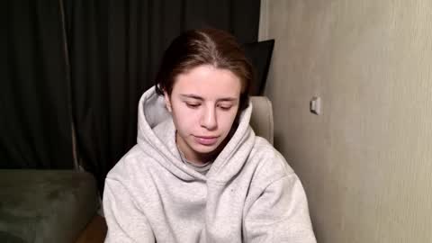 Snapshot of lucyrait chatting on 02/22/25, 06:50 Lucy online show from 02/22/25, 06:50