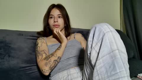 Snapshot of lucyrait chatting on 10/09/25, 04:54 Lucy online show from 10/09/25, 04:54