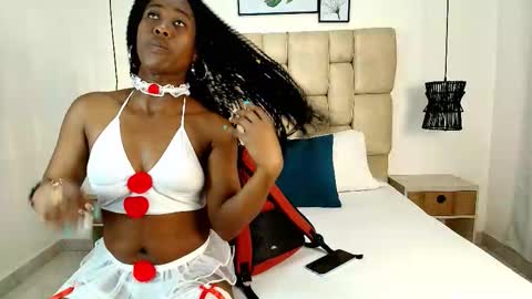 lucytaylor_t online show from 12/01/25, 12:10