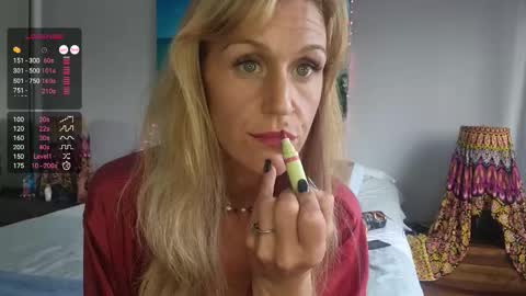 Snapshot of lucyvybes_and_gogert chatting on 12/19/25, 07:10 Lucy Vybes and Go-Gert online show from 12/19/25, 07:10