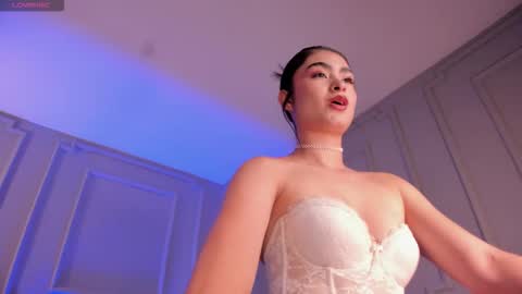 Snapshot of lucyweiss_ chatting on 11/04/25, 09:36 Lucy online show from 11/04/25, 09:36