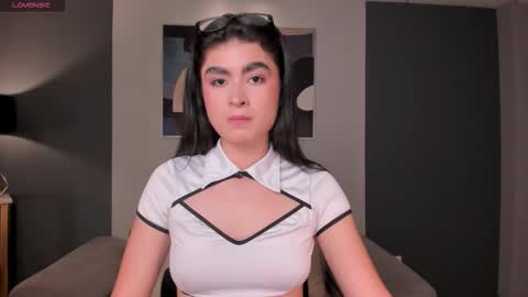 Snapshot of lucyweiss_ chatting on 11/30/25, 08:24 Lucy online show from 11/30/25, 08:24