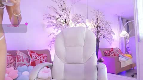 lucyweisser online show from 03/18/26, 07:50