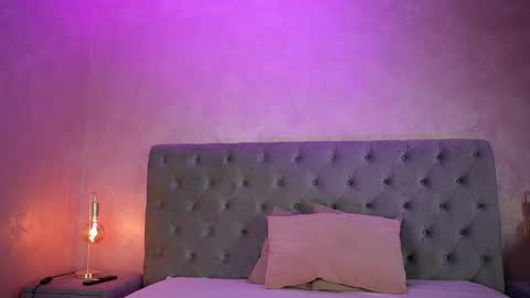 LucyWillow online show from 12/22/25, 05:59