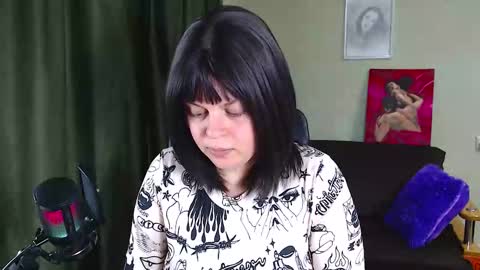 Snapshot of lucywmiller chatting on 09/26/25, 10:30 Call me Lucy online show from 09/26/25, 10:30