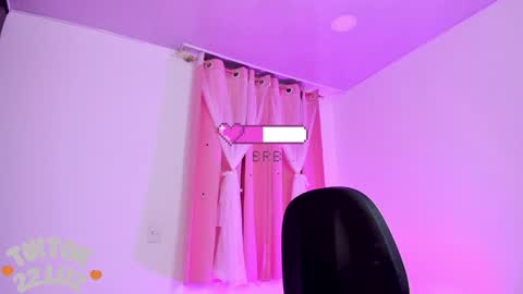 Snapshot of lucyy_peach chatting on 12/19/24, 05:18 LUCYY FROM HOME  online show from 12/19/24, 05:18
