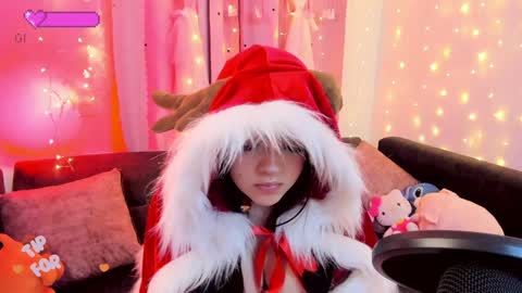 Snapshot of lucyy_peach chatting on 12/24/24, 02:10 LUCYY FROM HOME  online show from 12/24/24, 02:10