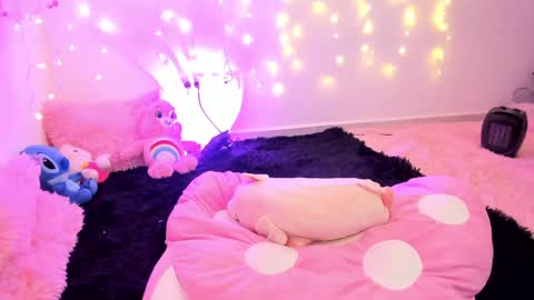 Snapshot of lucyy_peach chatting on 01/19/25, 10:28 LUCYY FROM HOME  online show from 01/19/25, 10:28