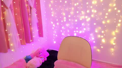 Snapshot of lucyy_peach chatting on 01/22/25, 02:59 LUCYY FROM HOME  online show from 01/22/25, 02:59