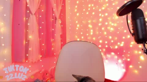 Snapshot of lucyy_peach chatting on 01/28/25, 08:14 LUCYY FROM HOME  online show from 01/28/25, 08:14