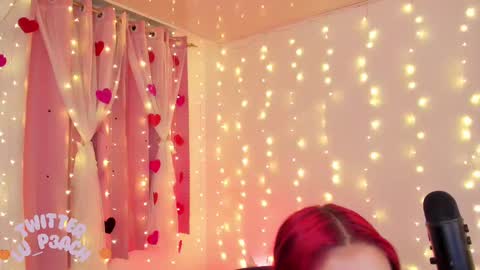 Snapshot of lucyy_peach chatting on 02/18/25, 06:15 LUCYY FROM HOME  online show from 02/18/25, 06:15