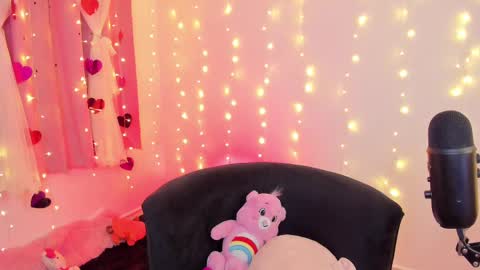 Snapshot of lucyy_peach chatting on 02/25/25, 01:52 LUCYY FROM HOME  online show from 02/25/25, 01:52