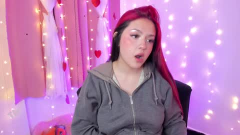 Snapshot of lucyy_peach chatting on 03/12/25, 02:09 LUCYY FROM HOME  online show from 03/12/25, 02:09