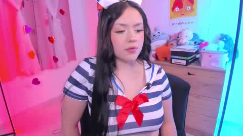 Snapshot of lucyy_peach chatting on 09/20/25, 03:29 LUCYY FROM HOME  online show from 09/20/25, 03:29