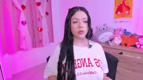 Snapshot of lucyy_peach chatting on 09/22/25, 01:18 LUCYY FROM HOME  online show from 09/22/25, 01:18