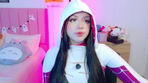 Snapshot of lucyy_peach chatting on 10/28/25, 03:21 LUCYY FROM HOME online show from 10/28/25, 03:21