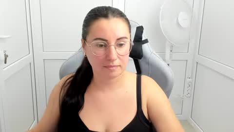 Snapshot of lucyycharm chatting on 06/18/26, 12:31 Lucy online show from 06/18/26, 12:31