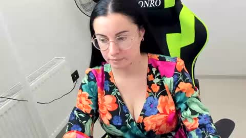 Snapshot of lucyycharm chatting on 07/20/26, 10:29 Lucy online show from 07/20/26, 10:29