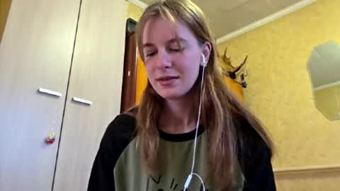 Snapshot of lucyzachar chatting on 04/22/26, 06:27 Sofia online show from 04/22/26, 06:27